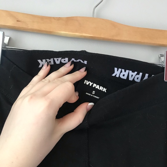 🦋3/$50 IVY PARK classic black leggings - Picture 5 of 7